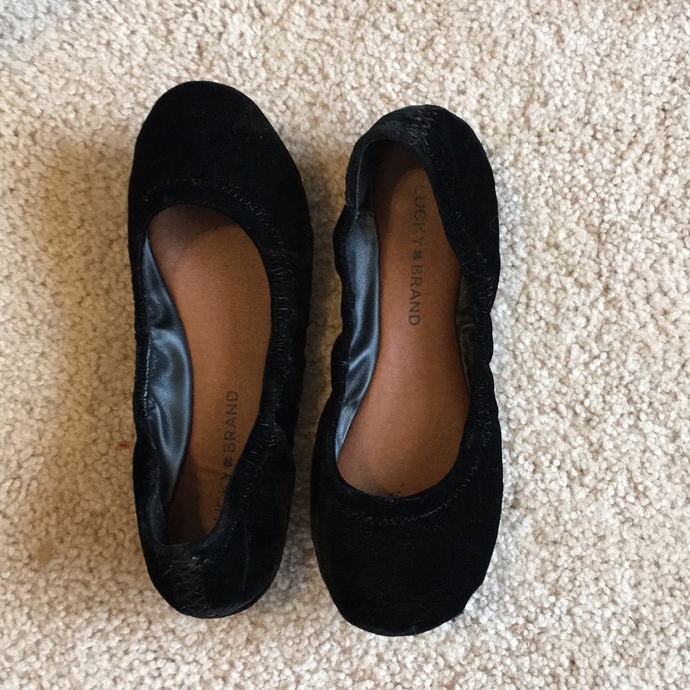 BEAUTIFUL gently used lucky brand size 6 flats